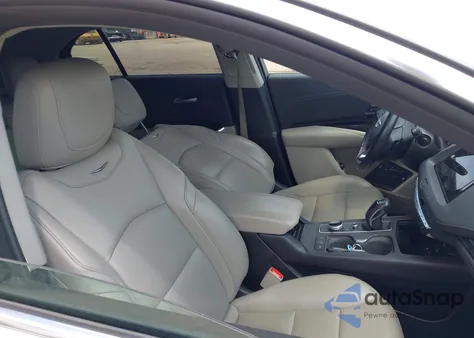 2019 Cadillac Xt4 Premium Luxury z USA, uszkodzony, nr VIN 1GYFZDR48KF131619